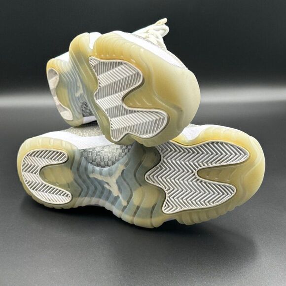 Wmns Air Jordan 11 Retro 'Vast Grey' - Picture 10 of 13